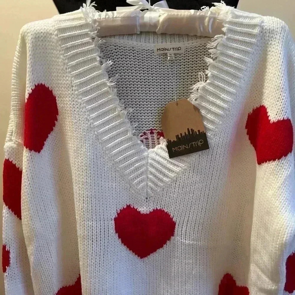 COPY - NWT HEART DISTRESSED SWEATER SIZE MEDIUM - Picture 9 of 11